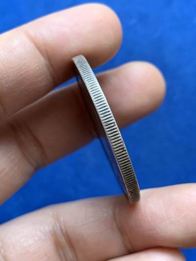 《竞宝斋》第449场 周日，周一，周二  3场连拍 （全场包邮，欢迎送拍） 英国 1889年 维多利亚女王 高冠 马剑克朗大银币