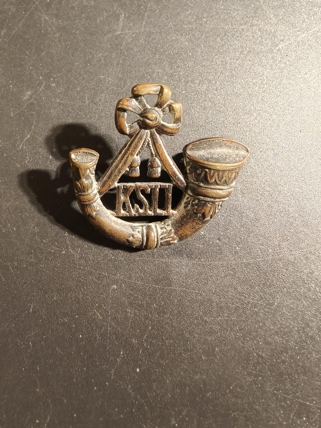 老王徽章第171期 英国国王轻步兵团领章    一战时期