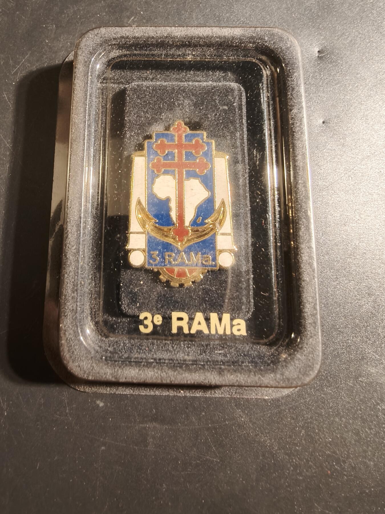 老王徽章第171期 法国海军陆战队第3炮兵团证章    原盒