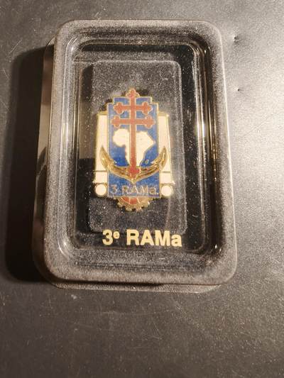 老王徽章第171期 - 法国海军陆战队第3炮兵团证章    原盒