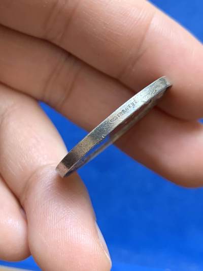 《竞宝斋》第449场 周日，周一，周二  3场连拍 （全场包邮，欢迎送拍） 法国婚礼银章 背面无刻字 14.2克 30.1mm 丰饶角银标 感觉有胶水残留 细节见图