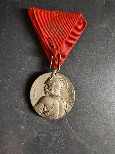 老王徽章第171期 - 塞尔维亚米洛什·奥比利奇英勇奖章      绶带穿针固定