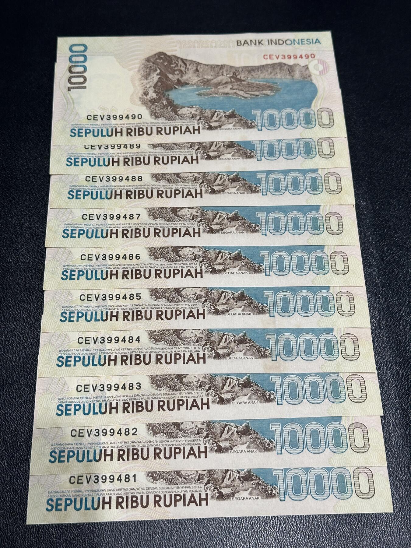 《外钞收藏家》第五百九十六期（精品大拍场）（本平台长期征集拍品、欢迎藏友们联系合作） 印度尼西亚98年1万卢比标十连号（龙目岛林贾尼火山，号码81-90）	UNC 轻微潮
