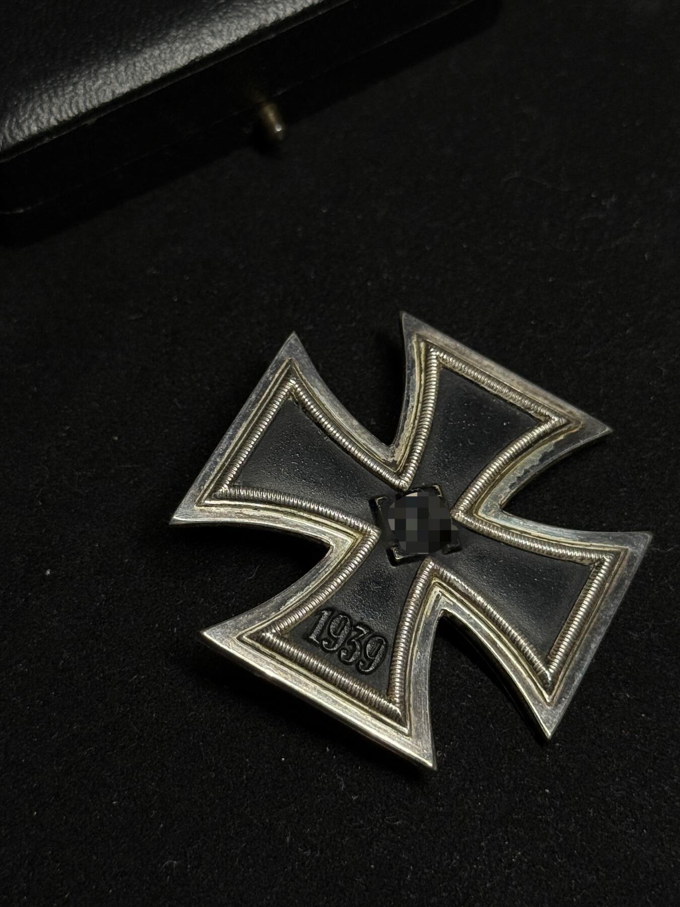 欢庆元旦！戎马世界章牌大赏第109期元旦大拍 铭记历史！德国二战一级铁十字勋章，带盒