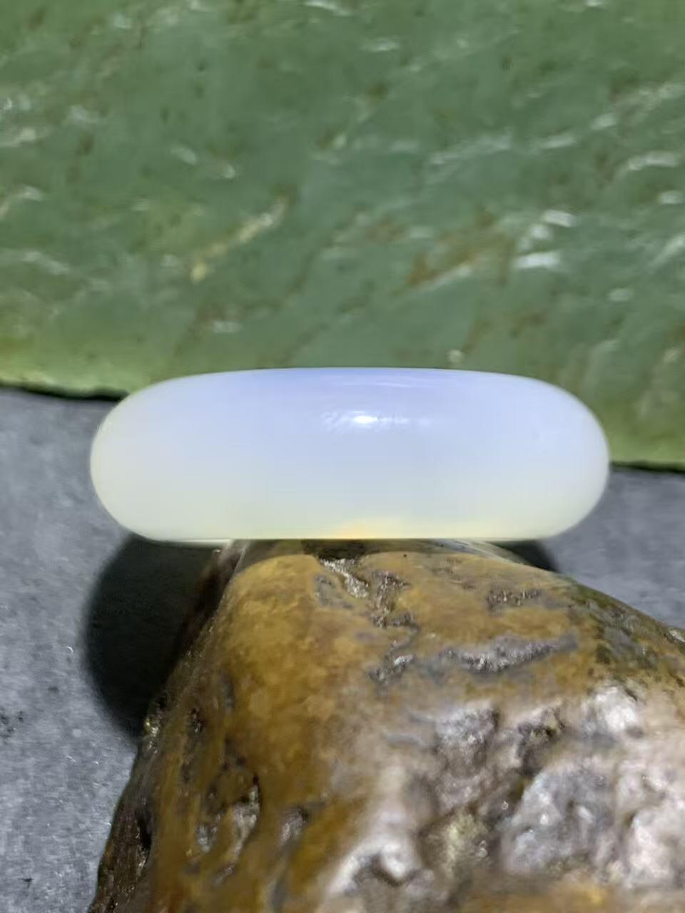 精美冰透高玉化荔枝冻玛瑙戒指一个，