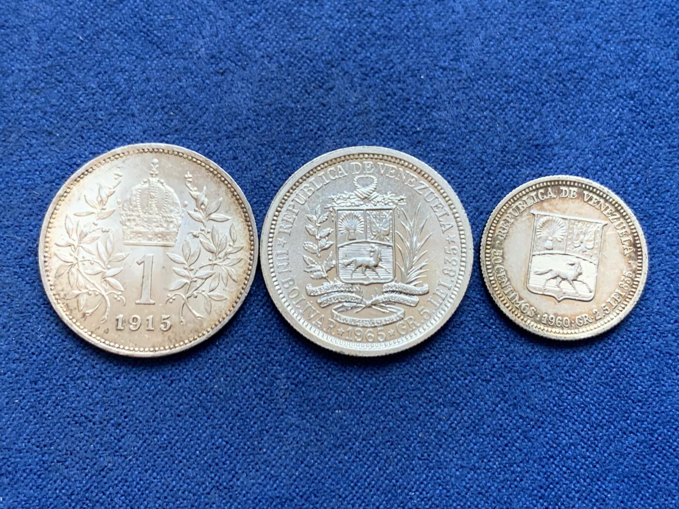 《竞宝斋》第449场 周日，周一，周二  3场连拍 （全场包邮，欢迎送拍） 银币3枚一组 匈牙利1915年1科罗娜 + 委内瑞拉1965年1玻利瓦尔 + 1960年50分 状态极好 不是原光就是五彩
