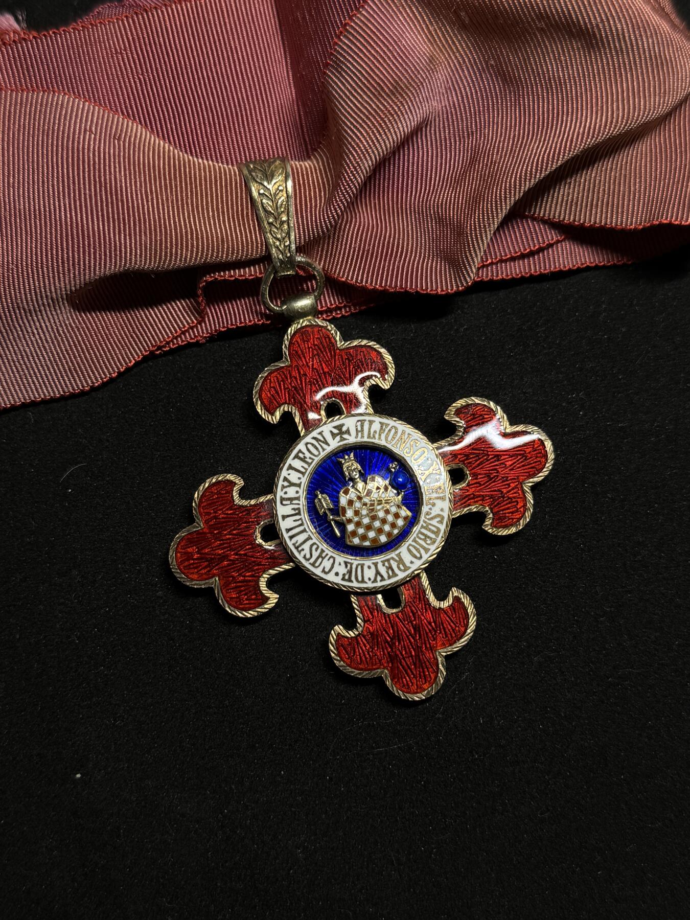 欢庆元旦！戎马世界章牌大赏第109期元旦大拍 西班牙指挥官级阿方索十世勋章，银制，授予在学术领域表现突出的个人，品相很好，少见