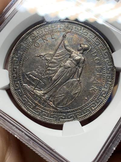 《竞宝斋》第449场 周日，周一，周二  3场连拍 （全场包邮，欢迎送拍） NGC MS62 英国 1901 C 站洋 银币 C厂品种少见 极其漂亮五彩黑包浆 打制精美 不可错过的藏品