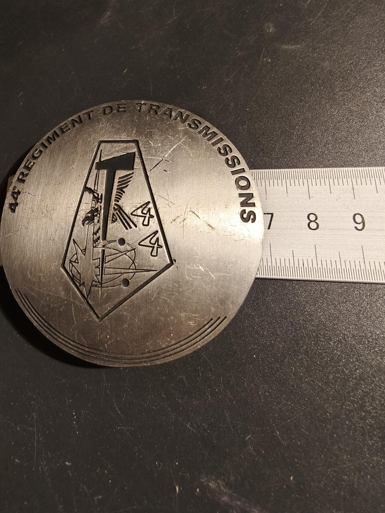 老王徽章第171期 法国第44通信团镀银大铜章     直径68mm     重量163.1g