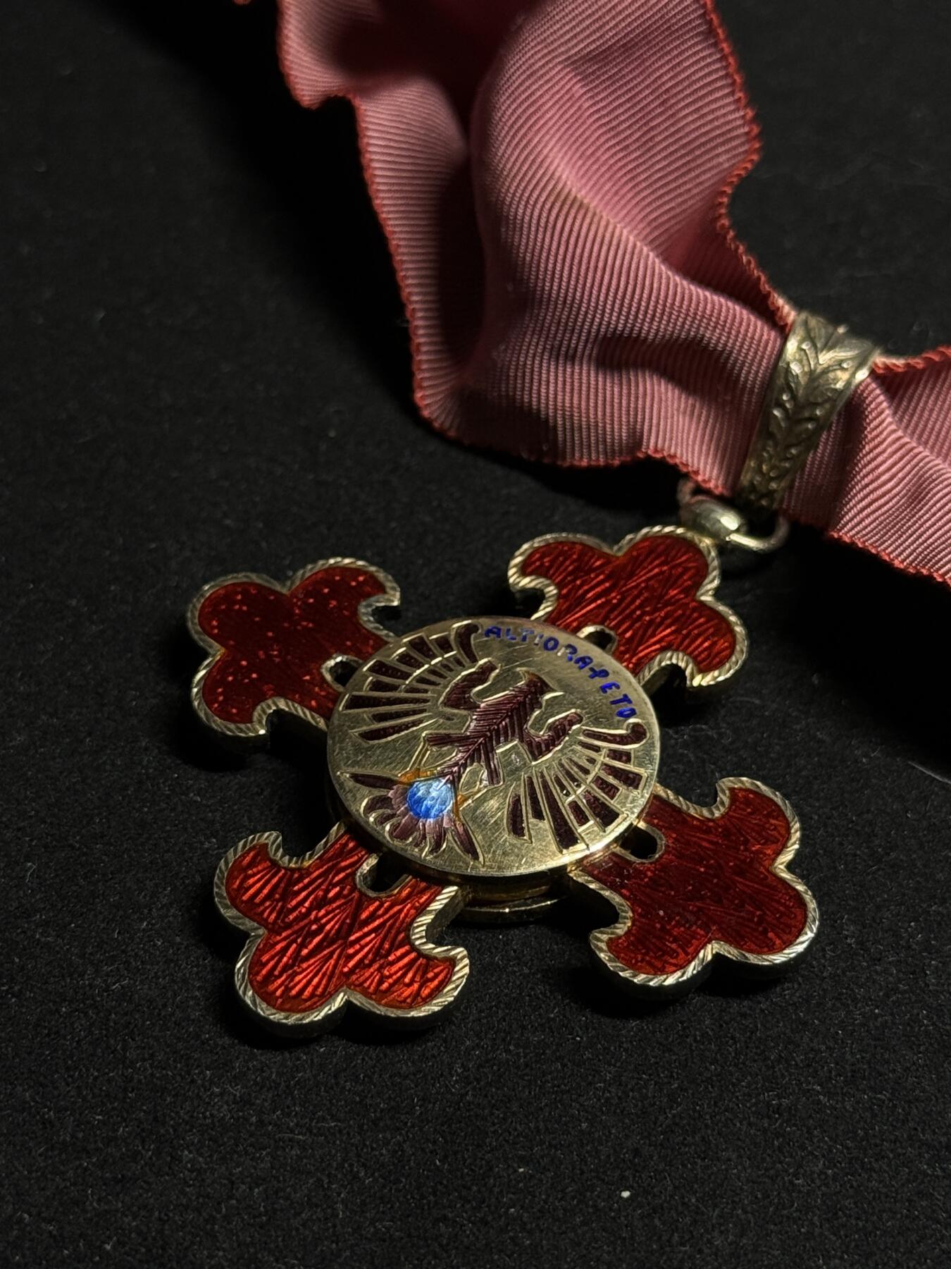 欢庆元旦！戎马世界章牌大赏第109期元旦大拍 西班牙指挥官级阿方索十世勋章，银制，授予在学术领域表现突出的个人，品相很好，少见