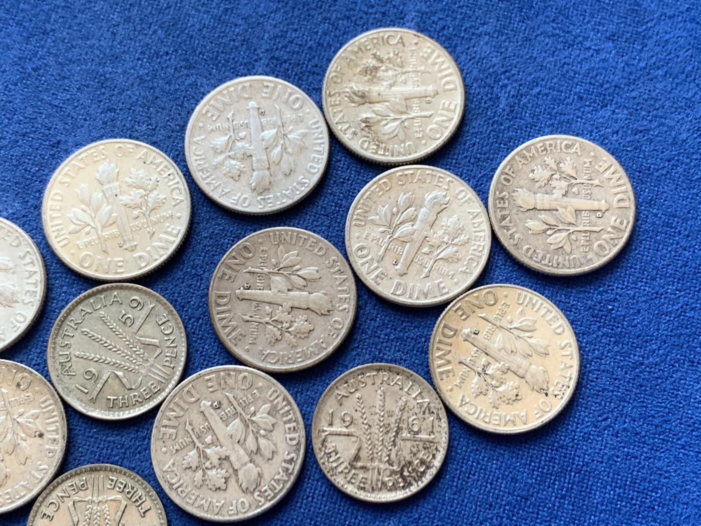 《竞宝斋》第449场 周日，周一，周二  3场连拍 （全场包邮，欢迎送拍） 16枚一组 美国1961-1964年罗斯福10分银币10枚（总重25克 900银）+ 澳大利亚1955-1964伊丽莎白女王二世3便士银币6枚（总重约8.45克 500银）