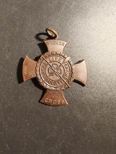 老王徽章第171期 - 英国拯救生命协会铜级十字奖章     1936年实发