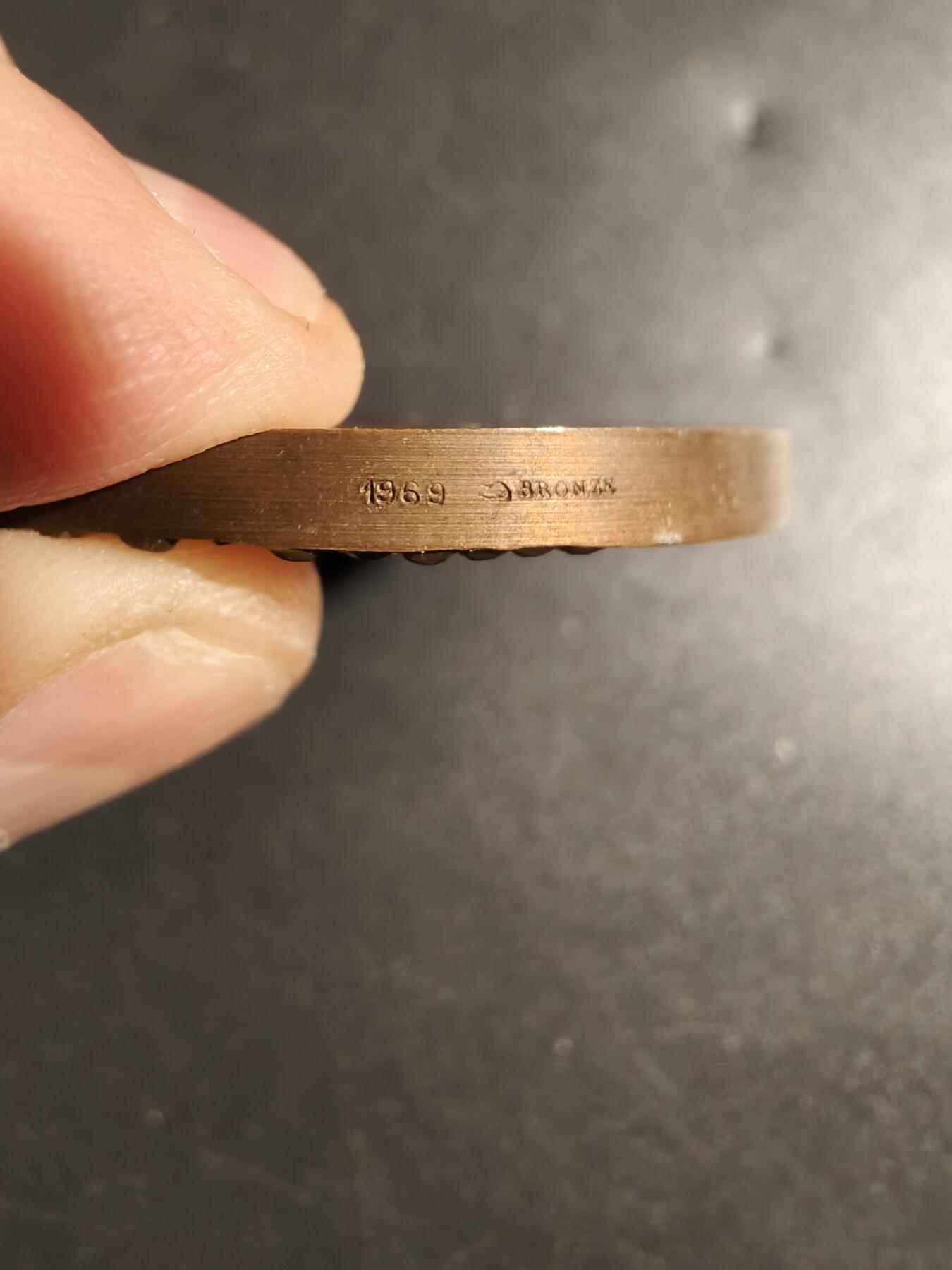 老王徽章第171期 法国国家游泳俱乐部大铜章    直径50mm    重量69g