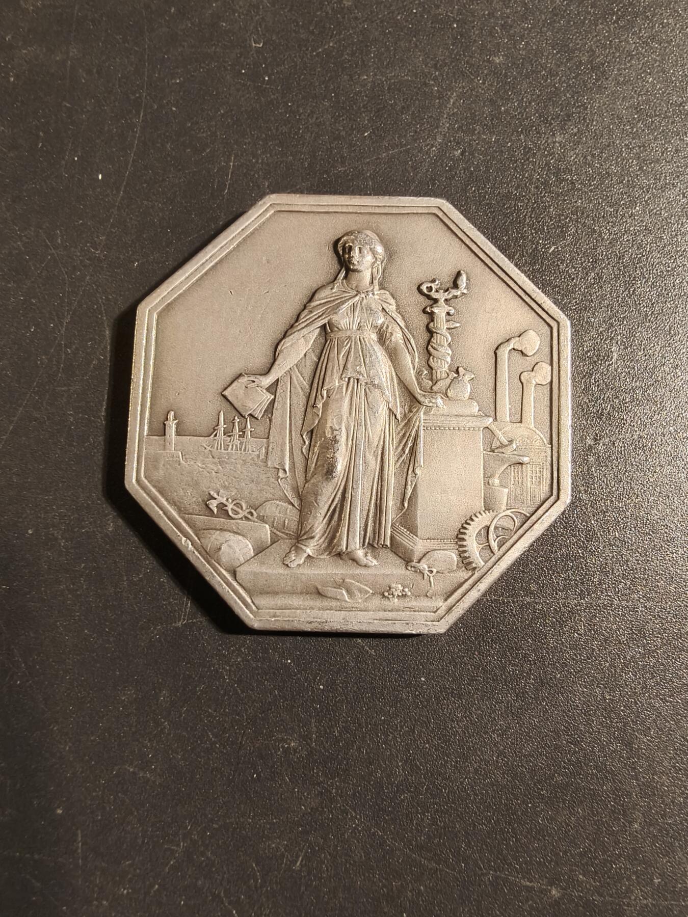 老王徽章第171期 1859年法国工商业信贷银行八角银章     950银    直径37mm     重量22.5g