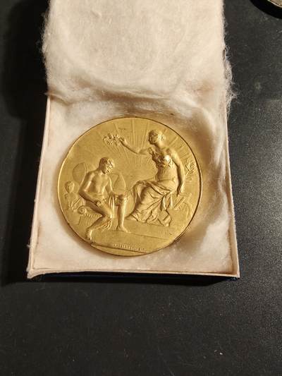 老王徽章第171期 - 比利时弗勒吕斯1903年国际博览会镀金大铜章    带盒子     Cuivre铜标     直径50mm      重量55.7g