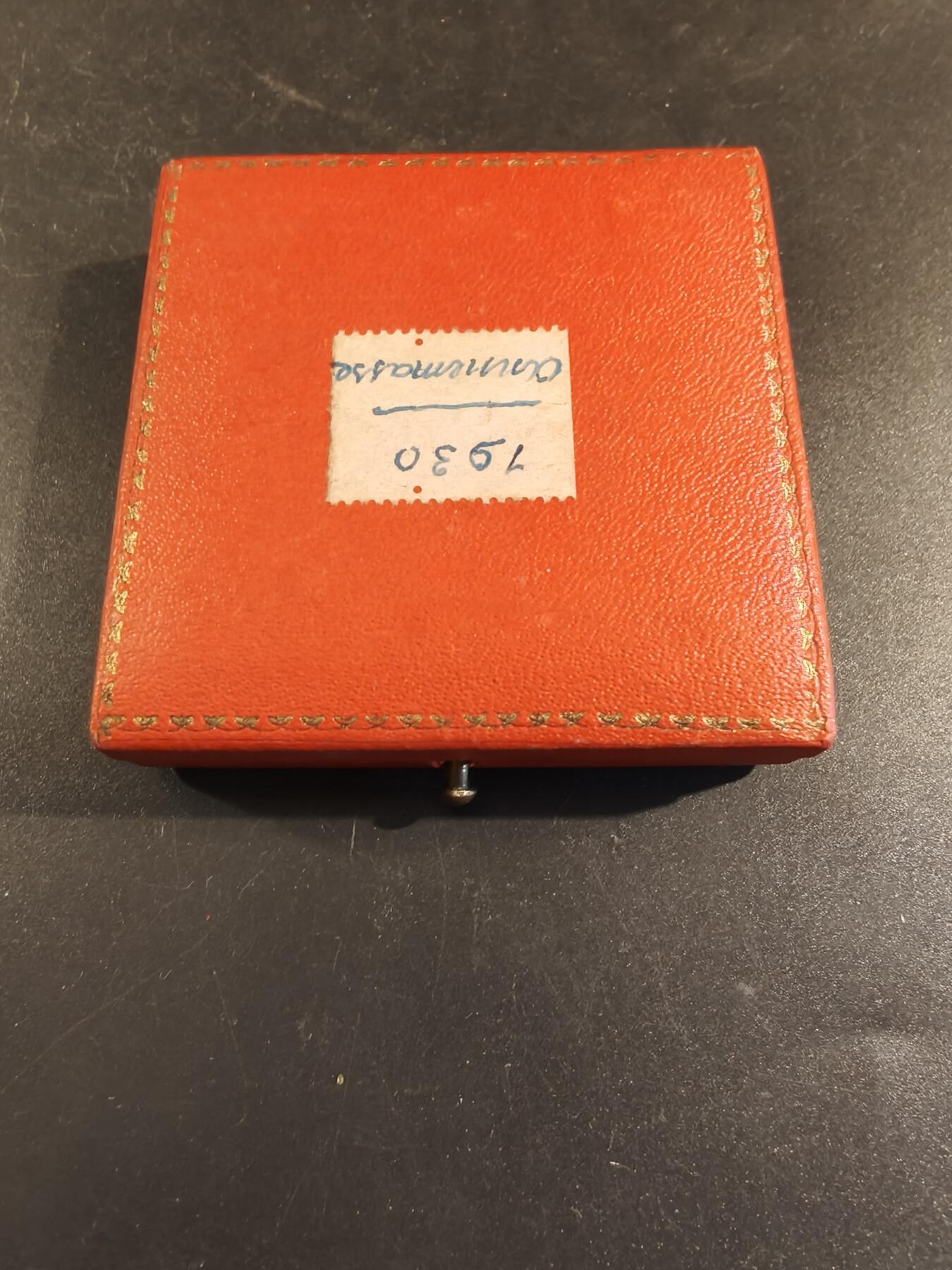 老王徽章第171期 法国萨瓦省圣朱利安昂热讷农业协会大铜章     原盒       大师P.Grandhomme作品     直径50mm     重量55.1g