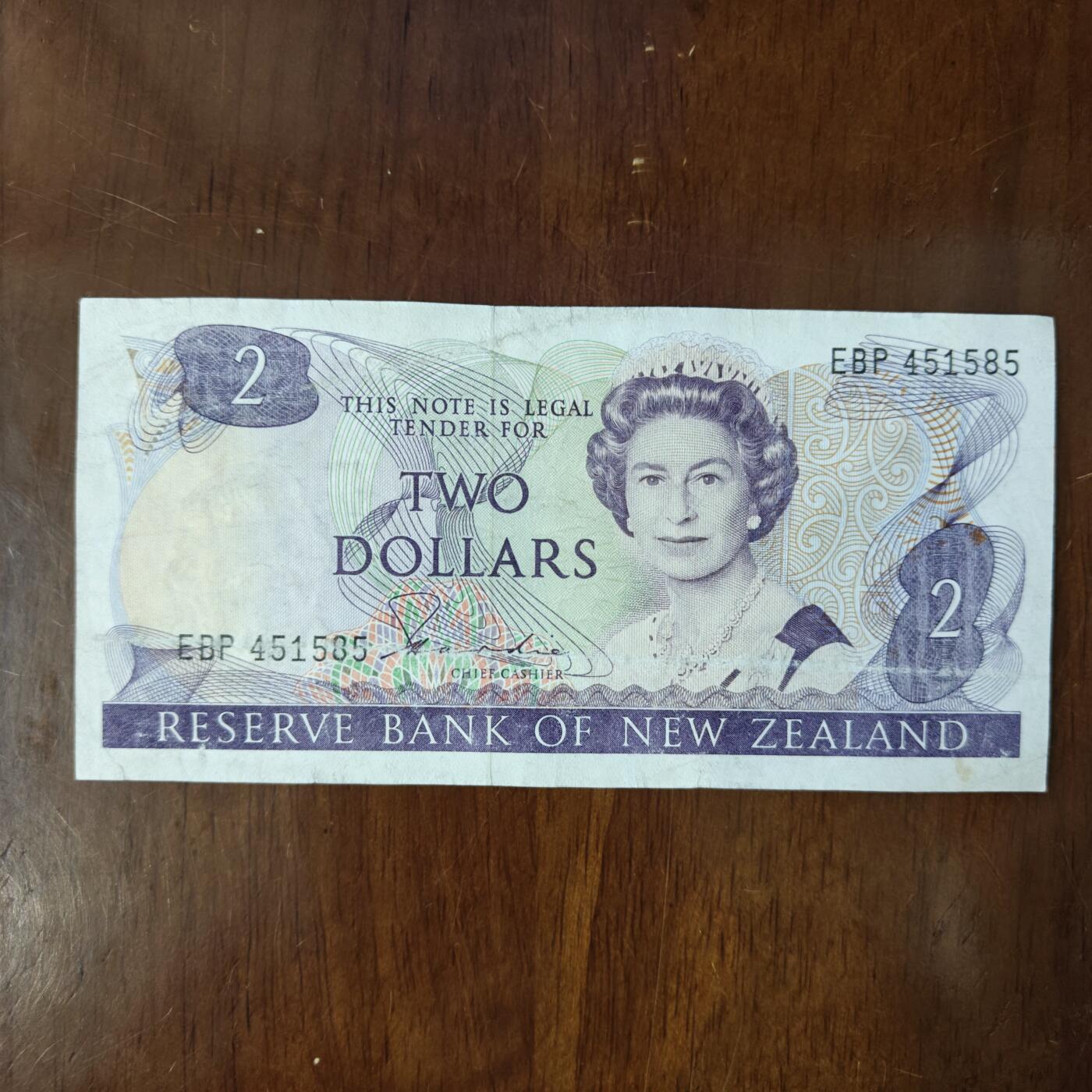 新西兰 1981年版 2圆(花冠 女王) 流通品相原图片
