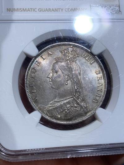 《竞宝斋》第449场 周日，周一，周二  3场连拍 （全场包邮，欢迎送拍） NGC MS62 英国 1888年 维多利亚女王半克朗，包浆十分优美，少见吉祥年份，收藏一步到位