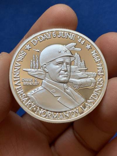 《竞宝斋》第449场 周日，周一，周二  3场连拍 （全场包邮，欢迎送拍） - 英属特克斯和凯科斯1994年诺曼底登陆50周年大银币 31.15g 999银