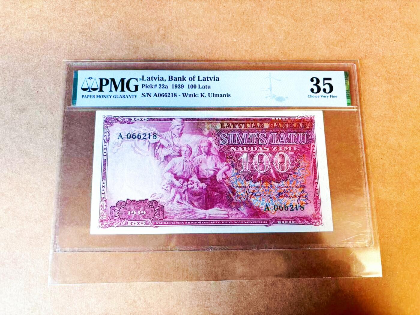 【Blue Auction】世界纸币精拍第766期——18级TOP拍卖/信誉/品质/专业/高效💫 【A冠 无47尾18】拉脱维亚1939年100拉图 家庭 里加泊船 PMG35