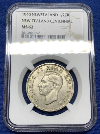 《竞宝斋》第449场 周日，周一，周二  3场连拍 （全场包邮，欢迎送拍） - NGC MS62 新西兰1940年建国百年纪念半克朗银币，少见品种，状态不错。