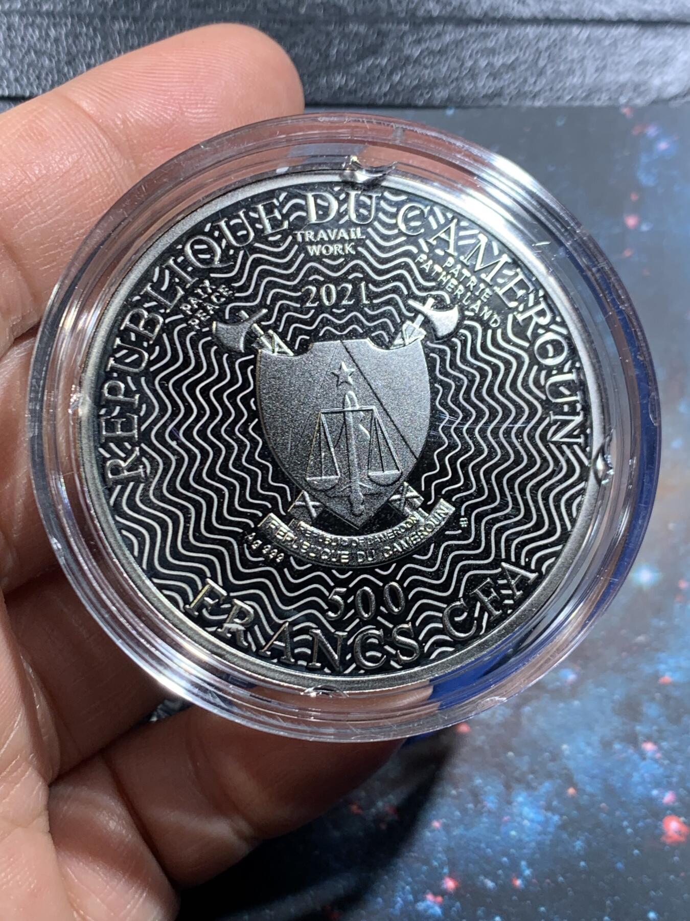 《竞宝斋》第449场 周日，周一，周二  3场连拍 （全场包邮，欢迎送拍） 喀麦隆2021年500法郎彩色立体镀铑银币 太阳系行星-天王星 17.5克999银 发行量555枚 盒证全