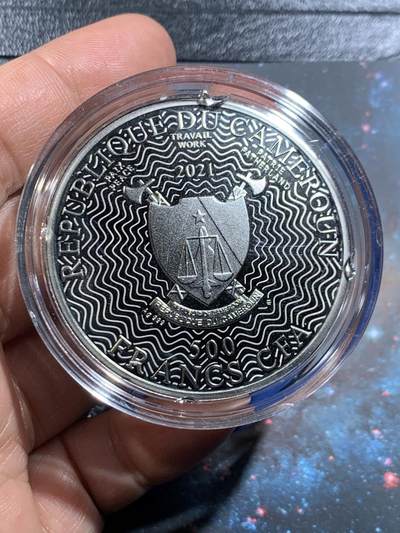 《竞宝斋》第449场 周日，周一，周二  3场连拍 （全场包邮，欢迎送拍） 喀麦隆2021年500法郎彩色立体镀铑银币 太阳系行星-天王星 17.5克999银 发行量555枚 盒证全