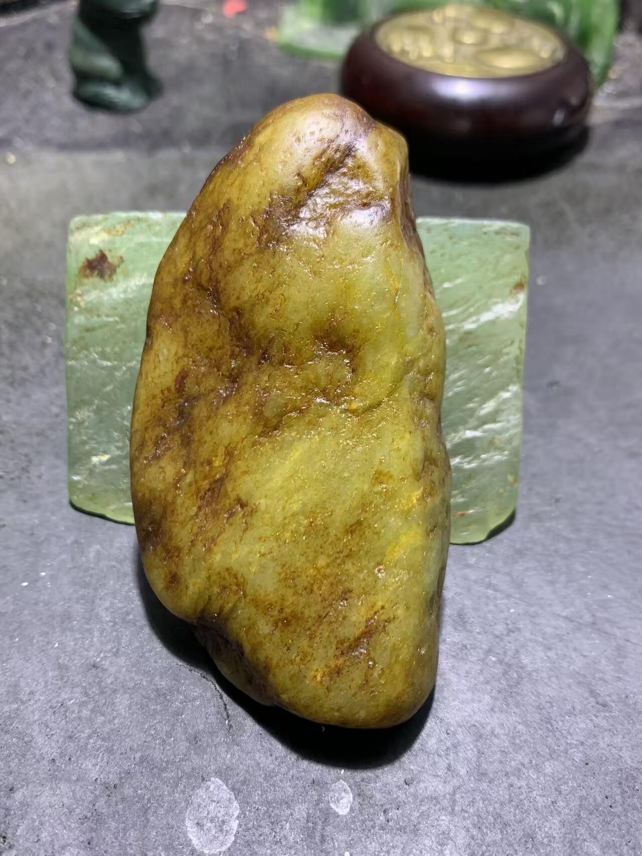 新疆和田玉青黄玉原石一颗，