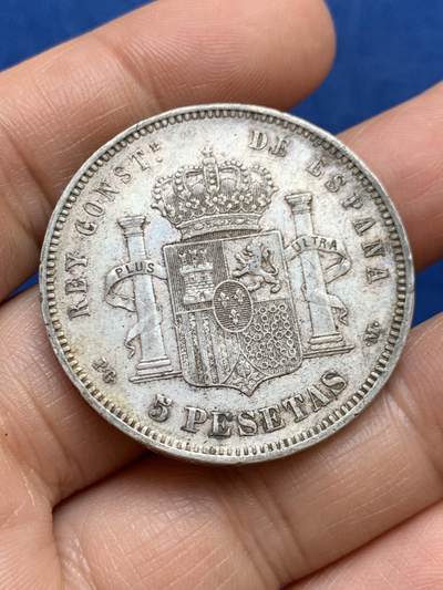 《竞宝斋》第449场 周日，周一，周二  3场连拍 （全场包邮，欢迎送拍） 西班牙1891年阿方索十三世婴儿头双柱5比塞塔银币 细节保存非常好 老月牙五彩包浆 可遇不可求