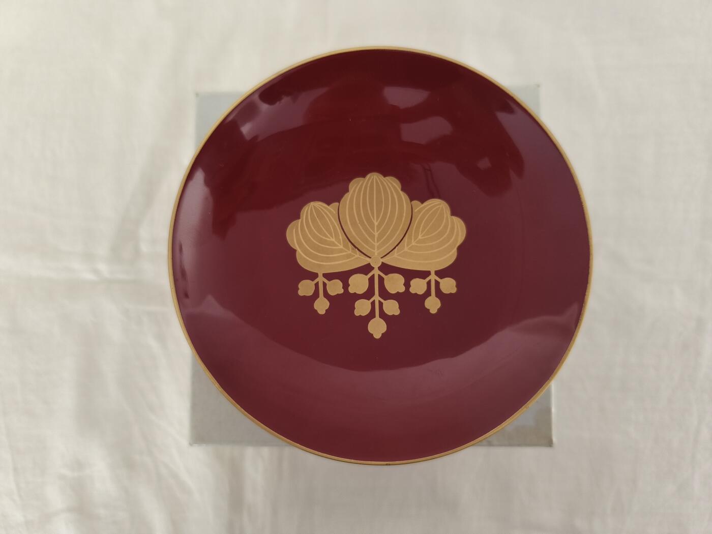 海外回流精品拍卖12.28 原盒全新日本法务大臣表彰实木漆盏一只