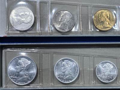 《竞宝斋》第449场 周日，周一，周二  3场连拍 （全场包邮，欢迎送拍） 法属留尼汪科摩罗1964年2套10枚装套币 法国造币厂铸造，铝币和黄铜币，年代久远保存不易，本套品相保存不错，细节见图