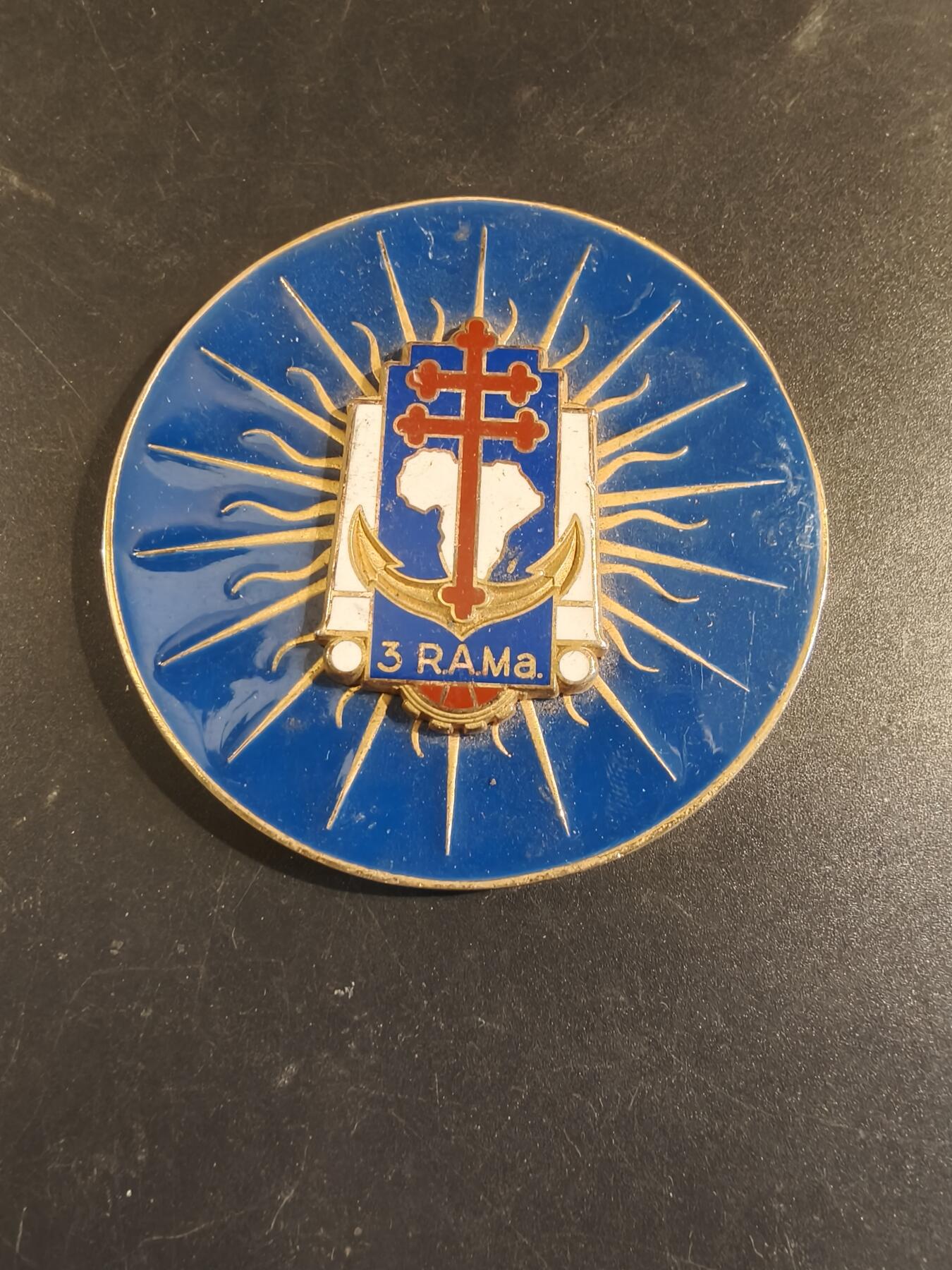 老王徽章第171期 法国海军陆战队第3炮兵团纪念章    直径68mm    重量83.4g