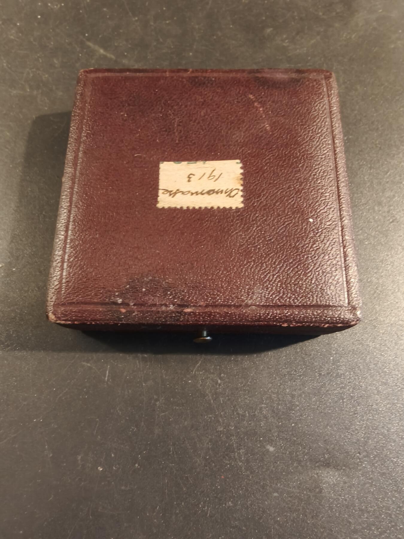 老王徽章第171期 法国萨瓦省圣朱利安昂热讷农业协会大铜章     原盒       大师P.Grandhomme作品     直径50mm     重量57g