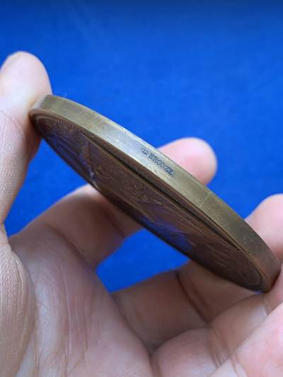 《竞宝斋》第449场 周日，周一，周二  3场连拍 （全场包邮，欢迎送拍） 法国中央建筑师协会大铜章 130.3克 69.5mm 丰饶角铜标