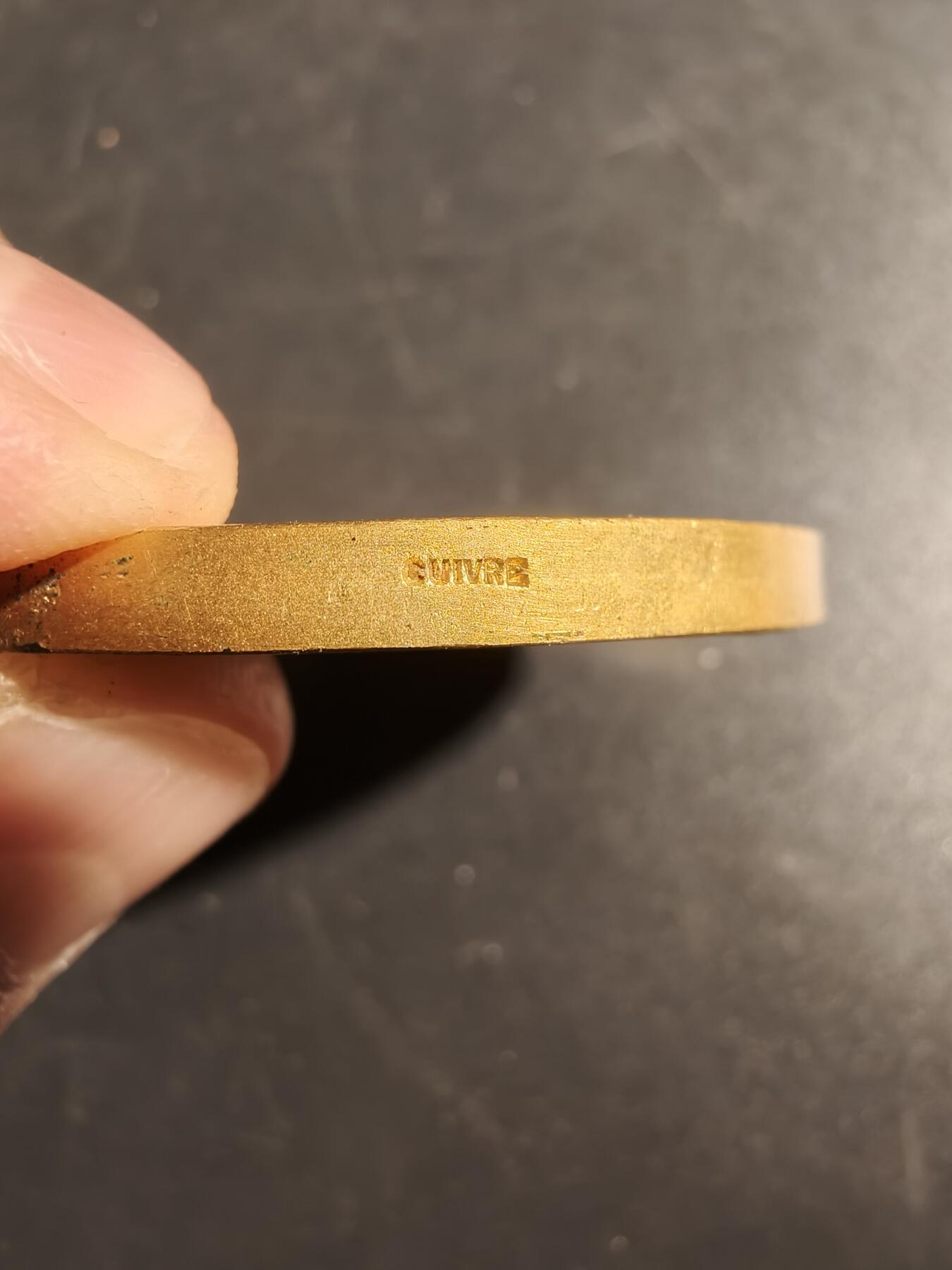 老王徽章第171期 比利时弗勒吕斯1903年国际博览会镀金大铜章    带盒子     Cuivre铜标     直径50mm      重量55.7g