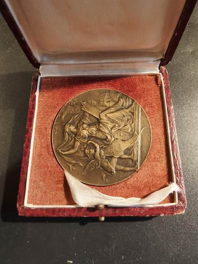 老王徽章第171期 - 法国卢瓦尔省发明家和工业艺术家联盟大铜章     原盒     大师波特作品      直径50mm      重量59.5g