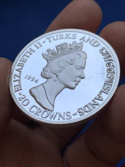 《竞宝斋》第449场 周日，周一，周二  3场连拍 （全场包邮，欢迎送拍） 英属特克斯和凯科斯1994年诺曼底登陆50周年大银币 31.15g 999银