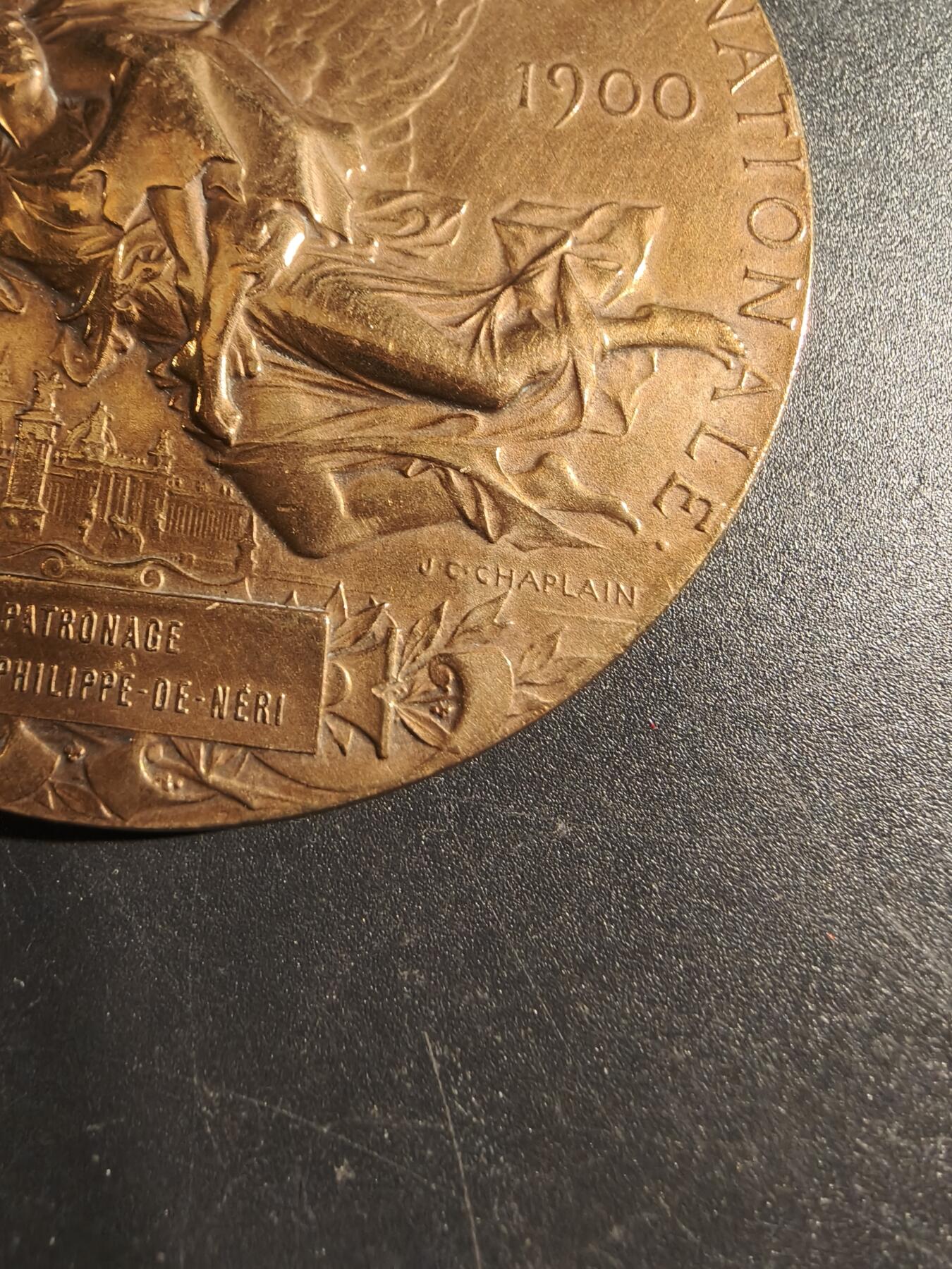 老王徽章第171期 法国巴黎1900世博会大铜章    大师夏普兰作品    直径64mm     重量103.3g