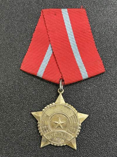 西秦中古拍卖第七十期 - 越南决胜勋章 东德代工版