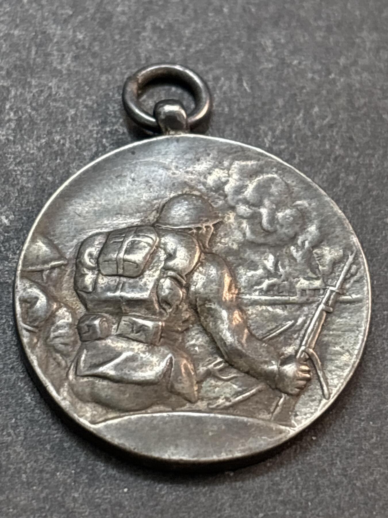 文馨钱币收藏第 286 场，圣诞节专场【 长期接收代拍品低至 0 佣金】 日本关东军伪满洲国事变二周年纪念章，（918）