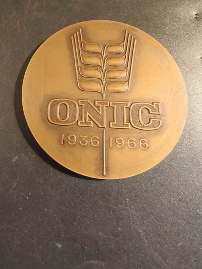 老王徽章第171期 - 法国农业部谷物行业协会大铜章     直径68mm    重量127.2g