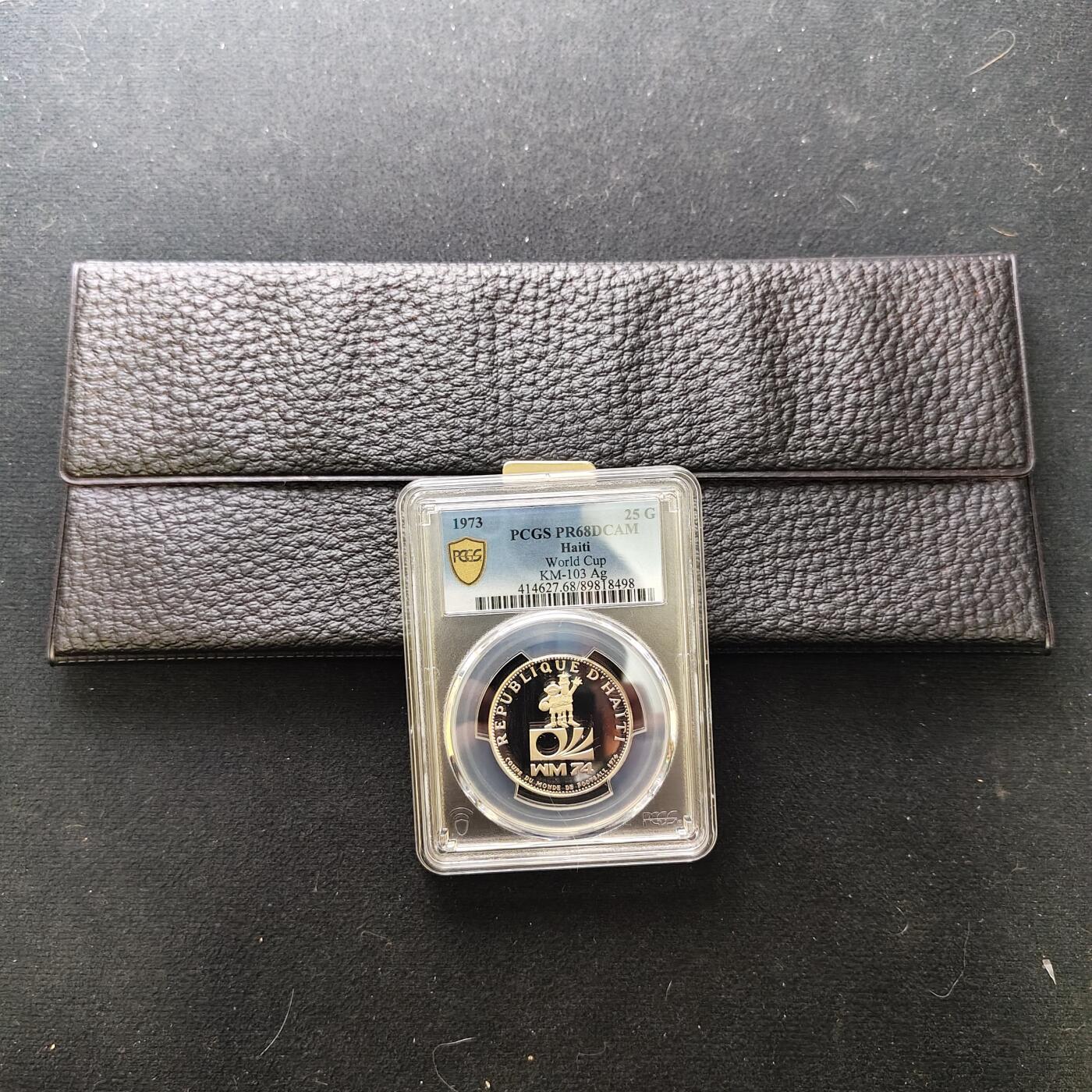 【全场包邮】纯粹捡漏拍489场（免费代拍第26场） 【收藏级·亚军分】海地1973年25盾德国世界杯精制银币-盒证全-PCGS PR68 DCAM