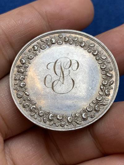 《竞宝斋》第449场 周日，周一，周二  3场连拍 （全场包邮，欢迎送拍） 婚礼银章 22.35克 36mm 1841 神灯边铭 周边刻字