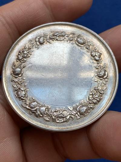 《竞宝斋》第449场 周日，周一，周二  3场连拍 （全场包邮，欢迎送拍） 婚礼银章 细节精美 31.6克 41.6mm超大规格 丰饶角银标 