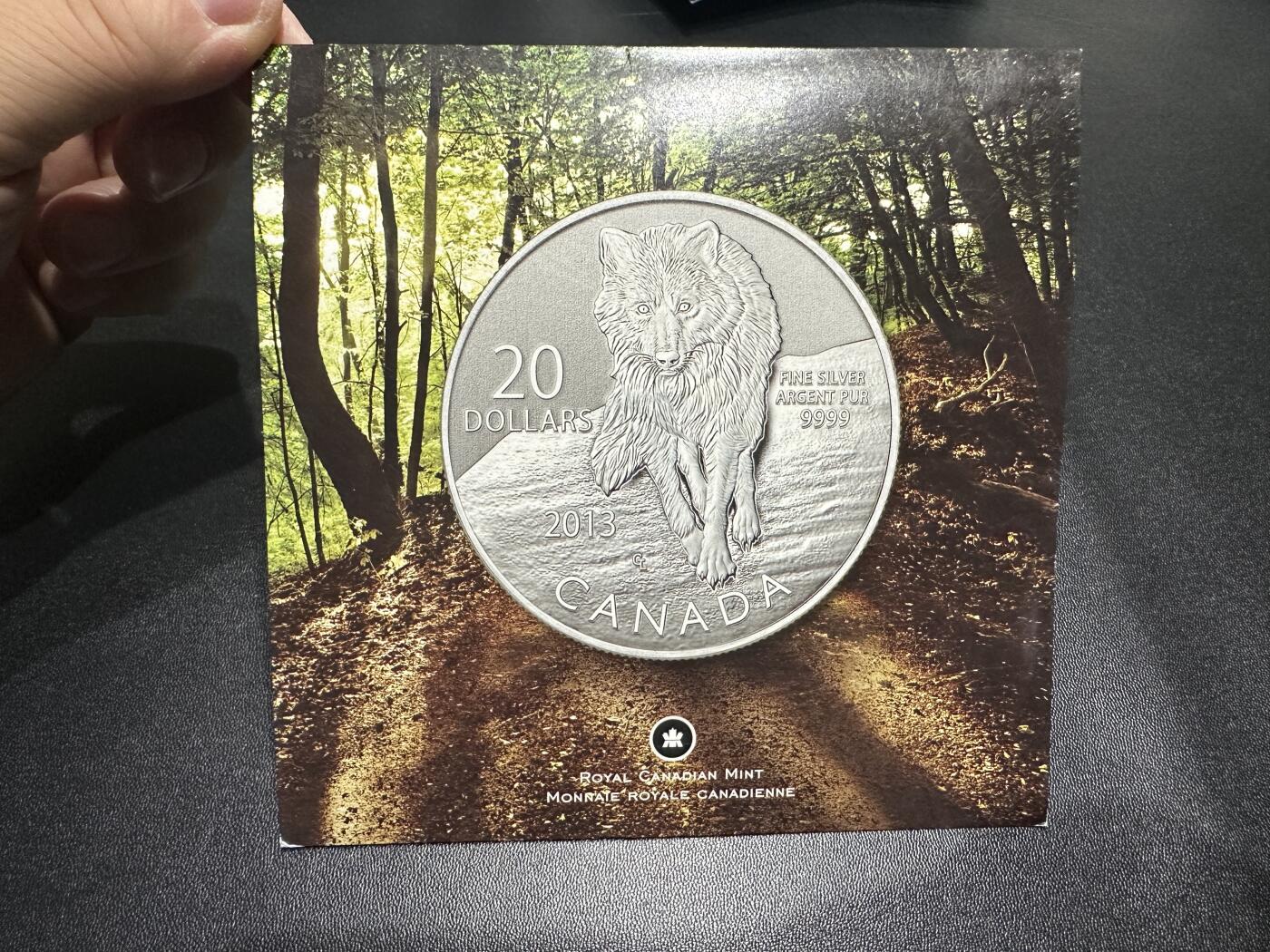 《外钞收藏家》第五百九十六期（精品大拍场）（本平台长期征集拍品、欢迎藏友们联系合作） 加拿大2013年20加元冬日北美灰狼精制卡装纪念精制银币（8g纯银）