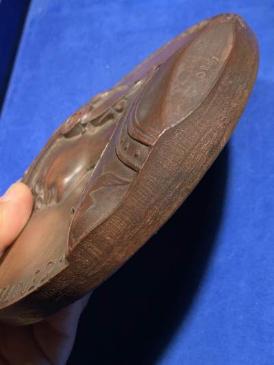 《竞宝斋》第449场 周日，周一，周二  3场连拍 （全场包邮，欢迎送拍） 法兰西银行百年1800-1900年玛丽安娜戎装纪念章，复刻陶章，直径160mm，高浮雕，厚度最薄处也有12mm，重727.6克，可以配个支架做书房&博古架摆件，玛丽安娜爱好者必藏。