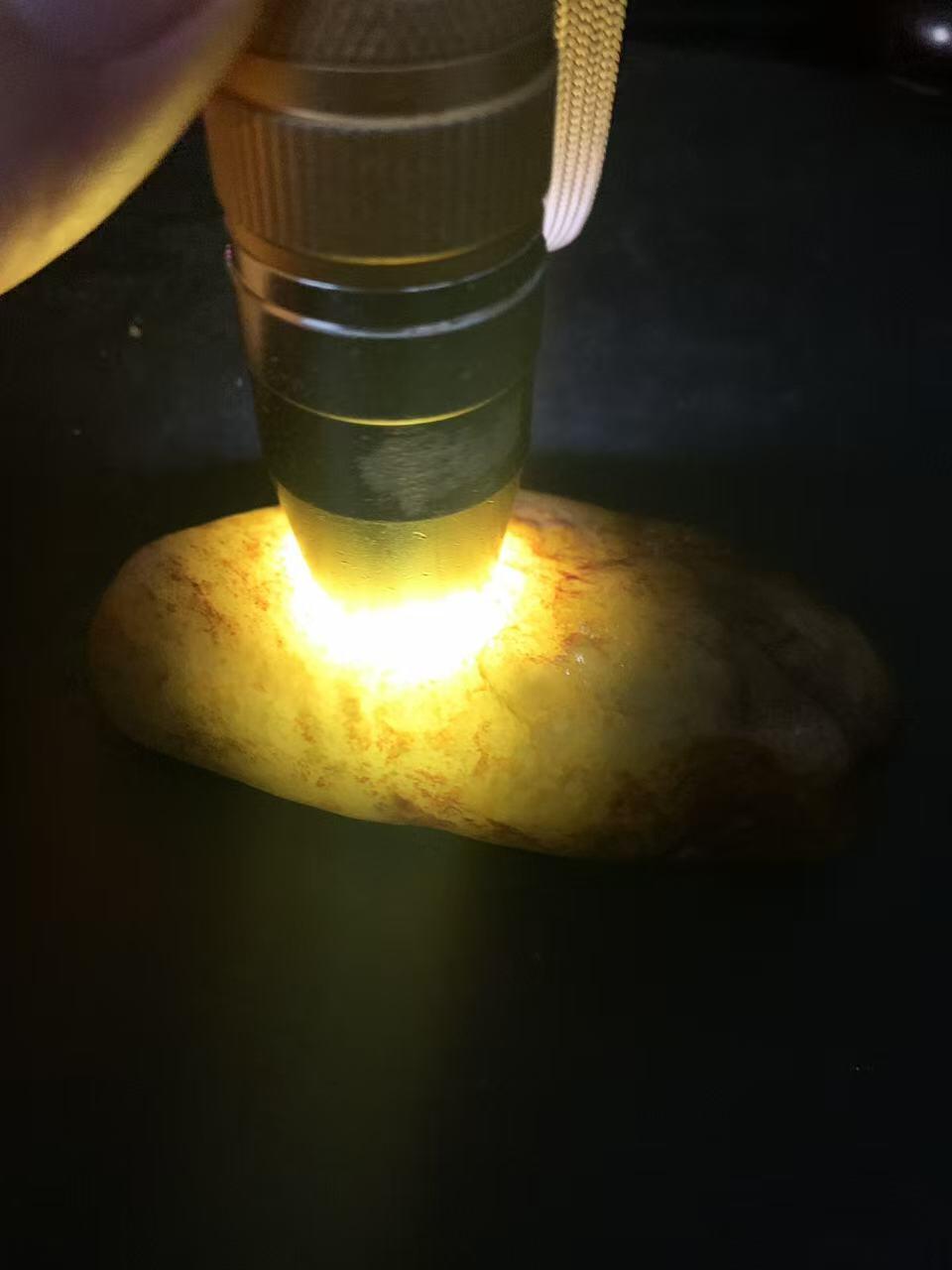 新疆和田玉青黄玉原石一颗，