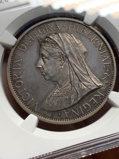 《竞宝斋》第449场 周日，周一，周二  3场连拍 （全场包邮，欢迎送拍） 稀少 NGC PF62 爱尔兰 1900 纪念维多利亚女王访问爱尔兰 银质40P Reginald Huth发行  最近裸币成交价超过2万 纵观也没几枚拍卖记录