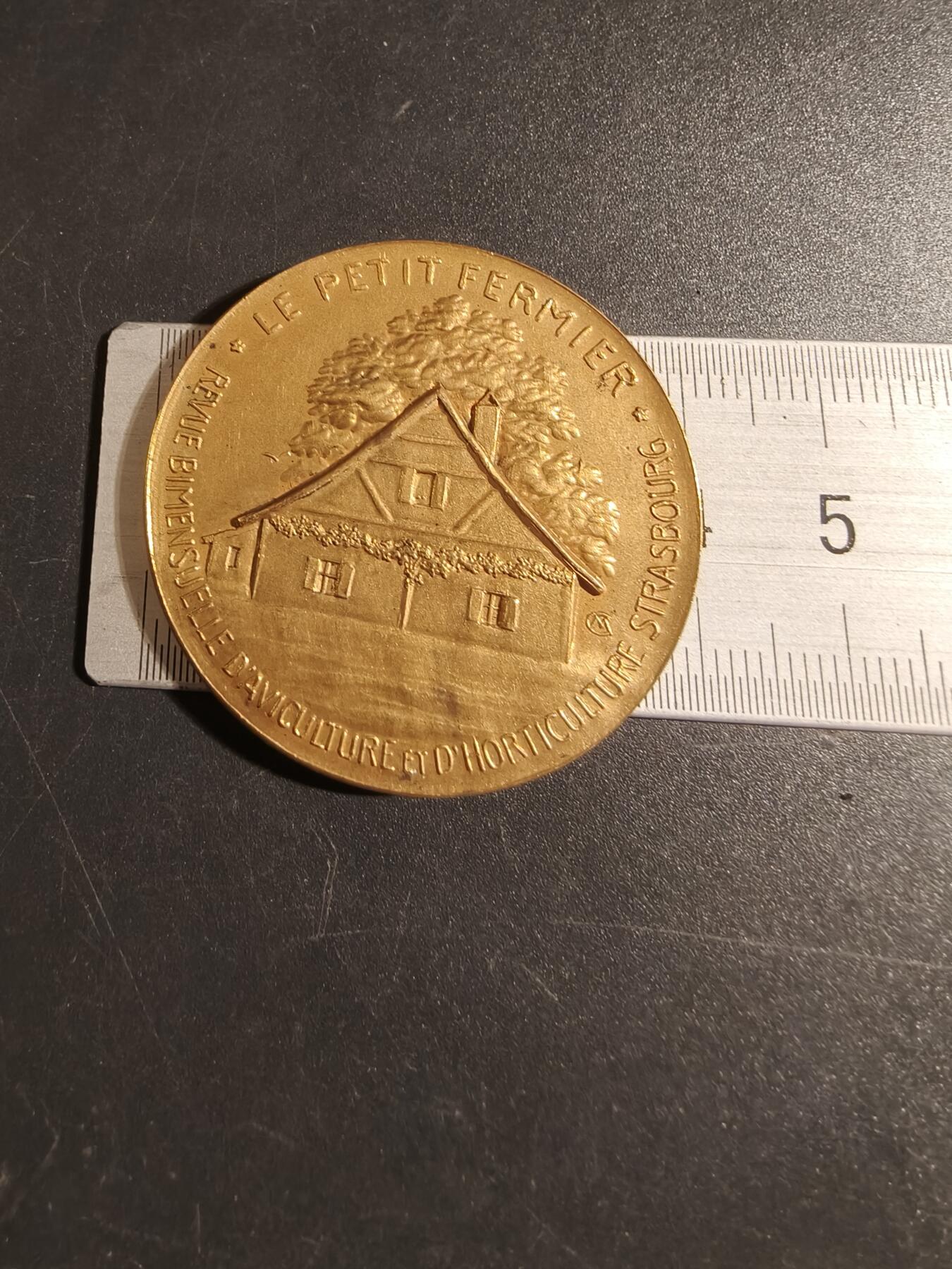 老王徽章第171期 法国圣路易斯《小小农民》主题展览会大铜章    直径40mm    重量24.9g