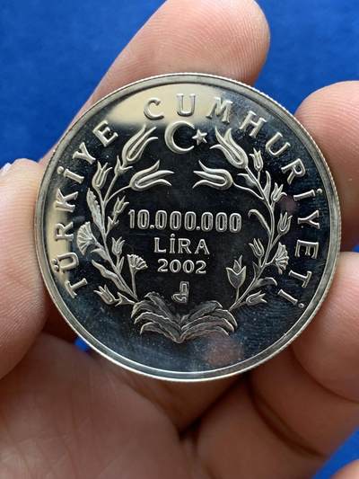 《竞宝斋》第449场 周日，周一，周二  3场连拍 （全场包邮，欢迎送拍） 土耳其2002年1000万里拉精制大银币，925银，重量31.3g，直径38.6mm